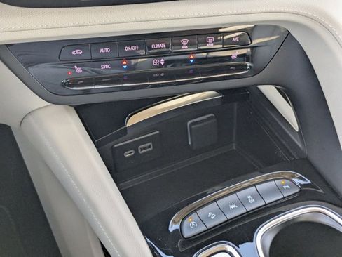 Used 2023 Buick Envision Essence image 16