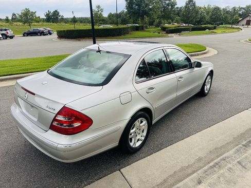 Used 2006 Mercedes-Benz E 350 4MATIC Sedan image 5