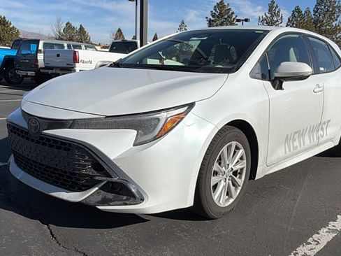 Used 2023 Toyota Corolla SE image 3