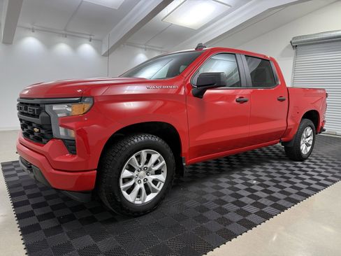 Used 2023 Chevrolet Silverado 1500 Custom image 3