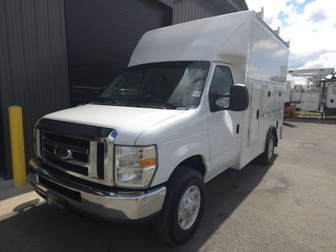 Used 2015 Ford E-350 and Econoline 350 Super Duty w/ Power Windows & Locks Group image 2