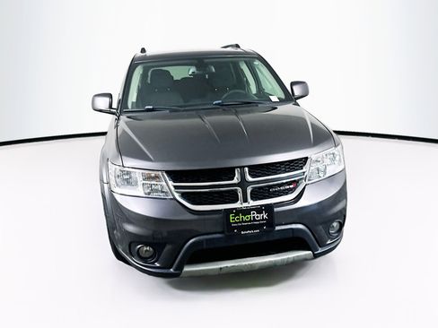 Used 2019 Dodge Journey SE image 2