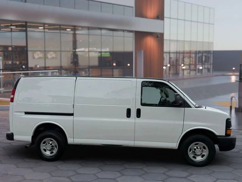 Used 2015 Chevrolet Express 2500 RWD image 7