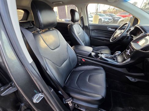 Used 2018 Ford Edge Titanium w/ Technology Package image 28