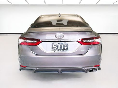 Used 2024 Toyota Camry SE w/ Convenience Package FWD image 5