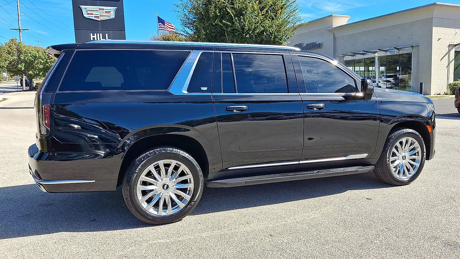 Used 2023 Cadillac Escalade ESV Premium Luxury AWD/4WD image 9