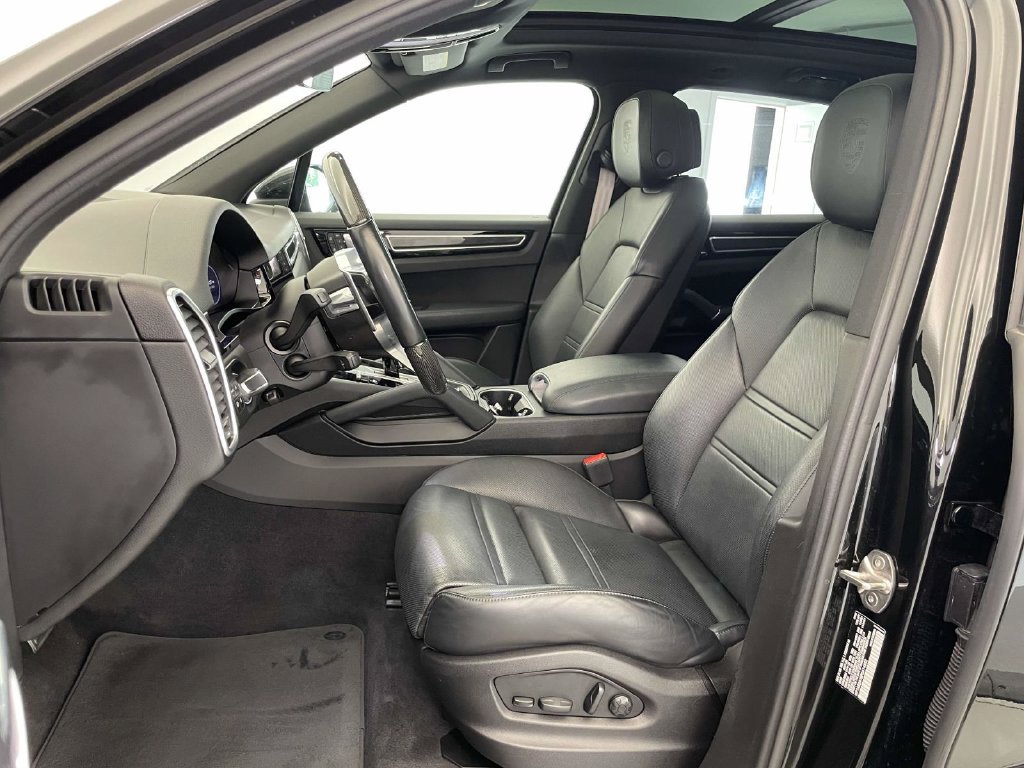Certified 2023 Porsche Cayenne S Platinum AWD/4WD image 5