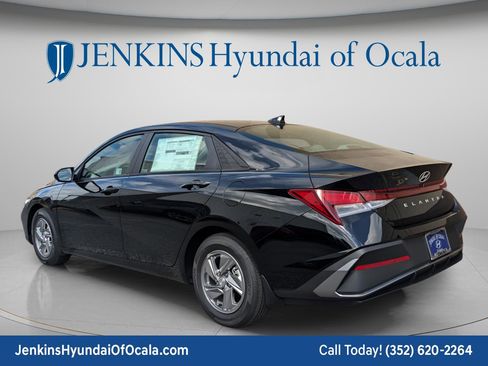 New 2026 Hyundai Elantra SE FWD image 6