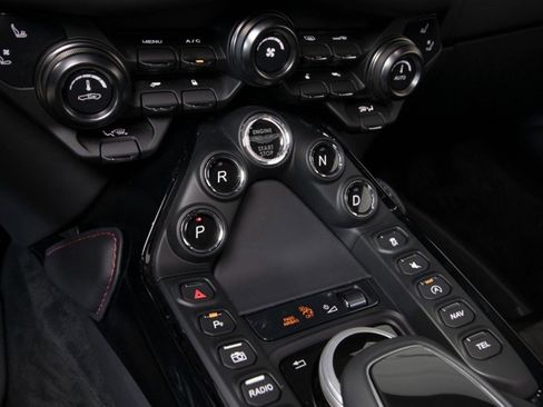 Used 2022 Aston Martin V8 Vantage Coupe image 31