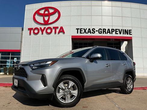 Used 2025 Toyota RAV4 XLE image 2