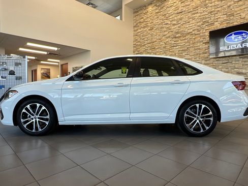 Used 2024 Volkswagen Jetta Sport FWD image 2