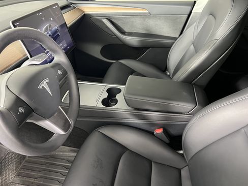 Used 2025 Tesla Model Y Long Range AWD/4WD image 4