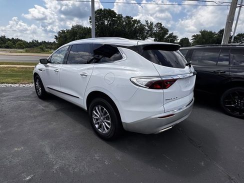 Used 2023 Buick Enclave Essence image 4