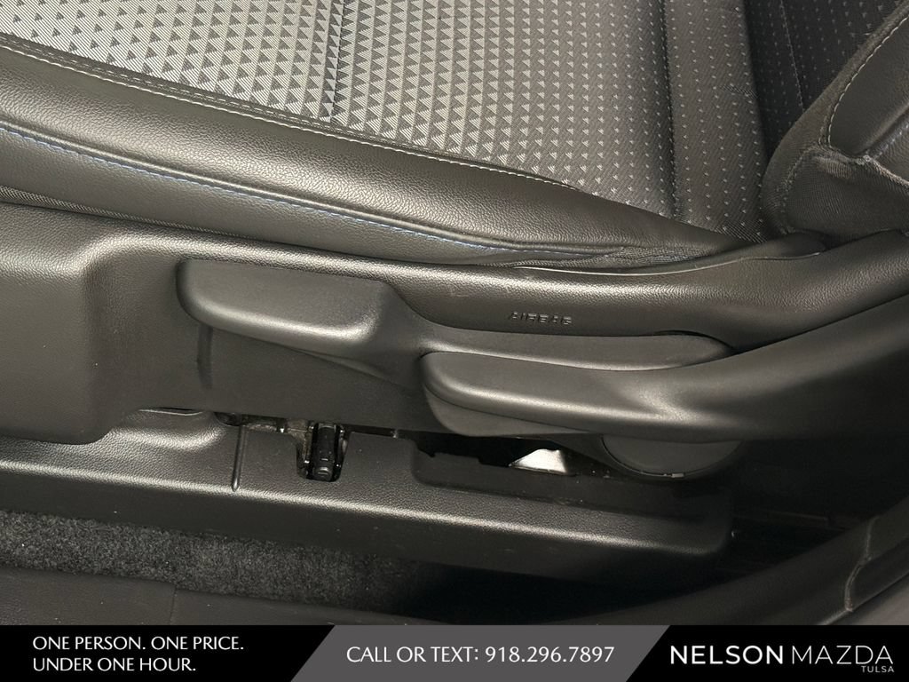 Used 2024 Chevrolet Trax LT w/ LT Convenience Package FWD image 19