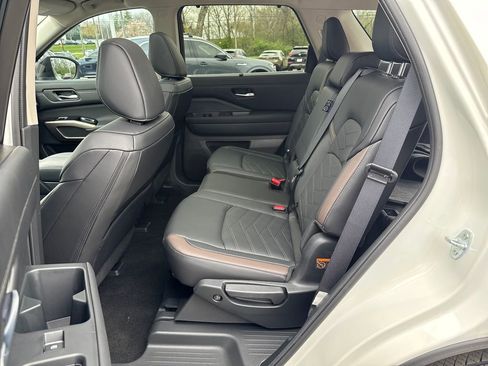 Used 2024 Nissan Pathfinder Platinum w/ Cargo Package image 25