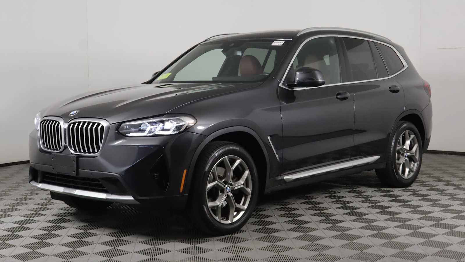 Used 2023 BMW X3 xDrive30i w/ Premium Package AWD/4WD image 3