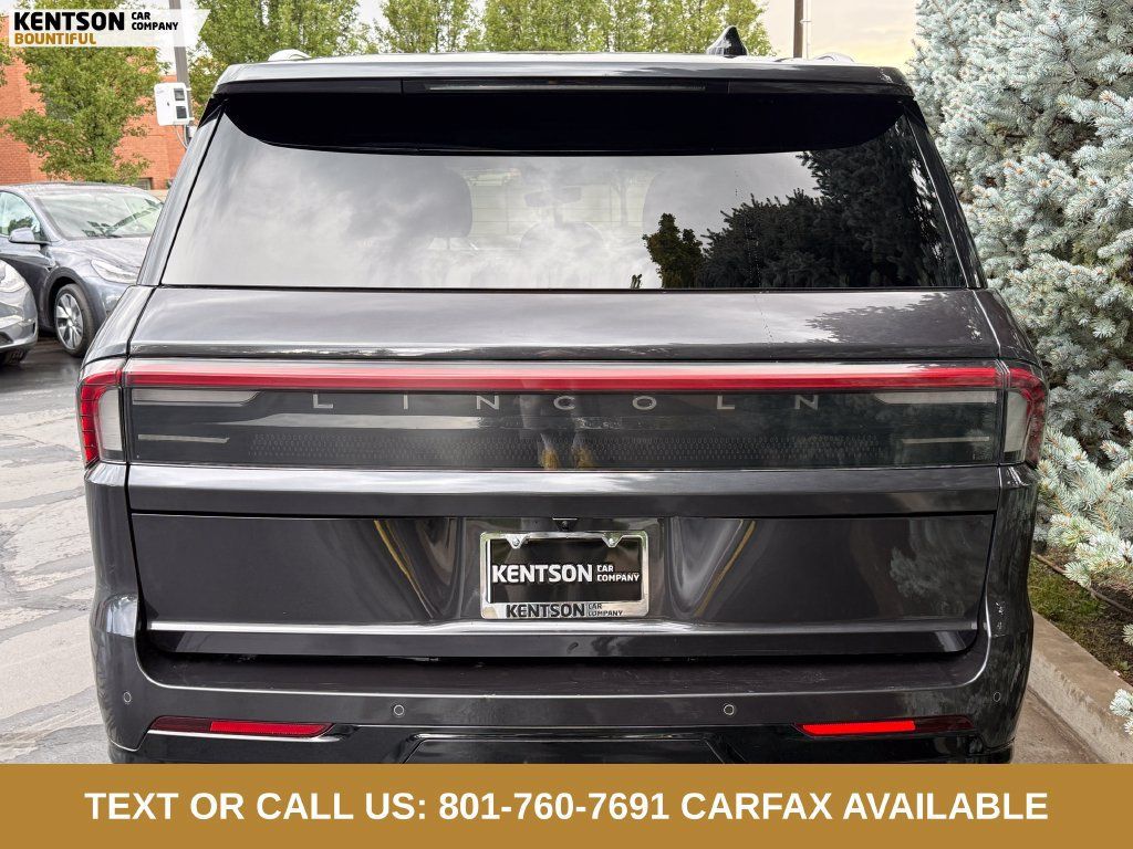 Used 2025 Lincoln Navigator Reserve AWD/4WD image 7