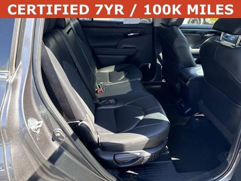 Used 2023 Toyota Highlander XLE FWD image 11