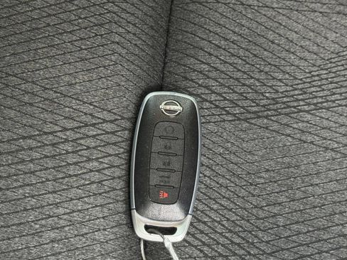 Used 2025 Nissan Rogue SV FWD image 27