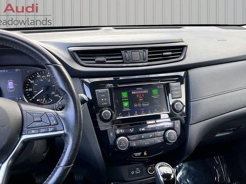 Used 2018 Nissan Rogue SV w/ Premium Package AWD/4WD image 9