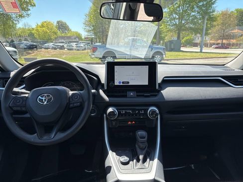 Used 2025 Toyota RAV4 XLE image 10