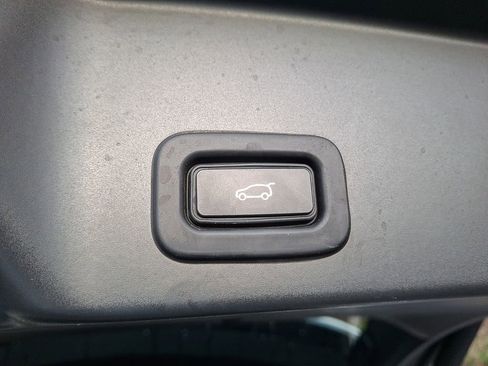 Used 2020 Land Rover Range Rover Evoque SE image 29