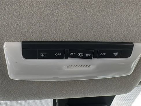 New 2025 Nissan Versa SR w/ Trunk Package image 27