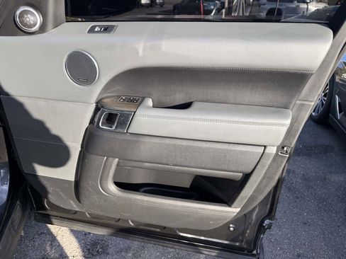 Used 2014 Land Rover Range Rover Sport HSE image 16