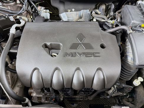 Used 2018 Mitsubishi Outlander SE image 29