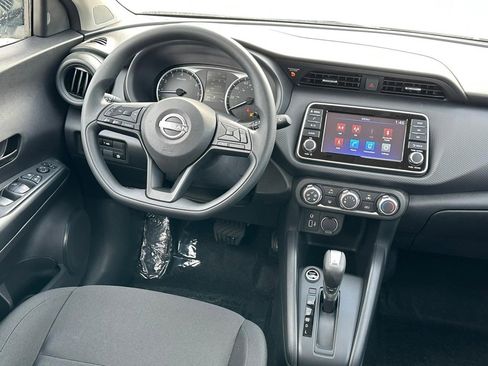 New 2025 Nissan Kicks Play S image 9
