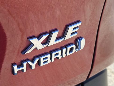 Used 2021 Toyota RAV4 XLE Premium AWD/4WD image 12