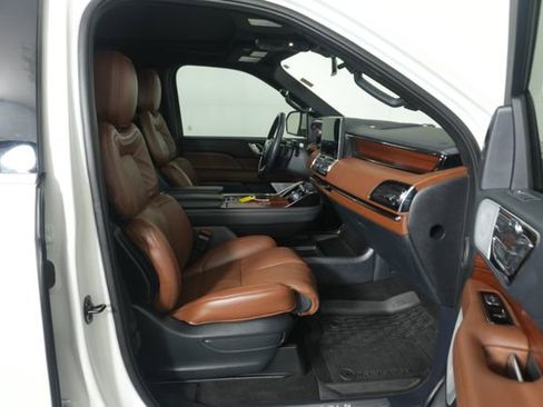 Used 2024 Lincoln Navigator L Reserve AWD/4WD image 34