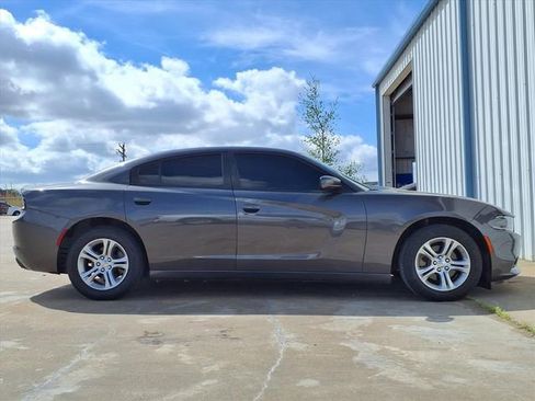 Used 2022 Dodge Charger SXT image 3