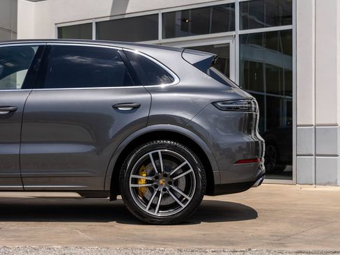 Used 2020 Porsche Cayenne Turbo AWD/4WD image 13