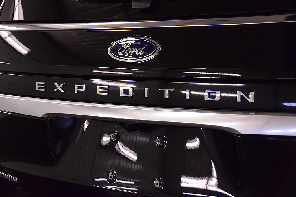Used 2024 Ford Expedition Platinum AWD/4WD image 11