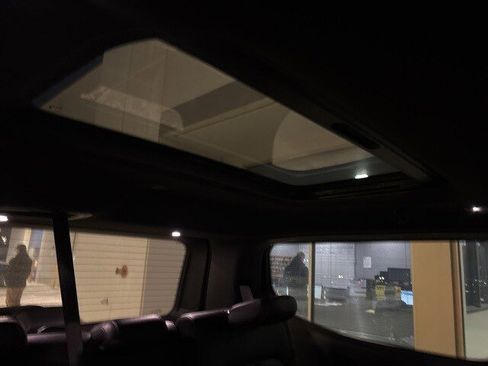 Used 2022 Jeep Wagoneer Series III w/ Premium Group I image 11