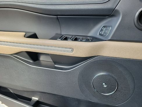 Used 2023 Ford Expedition Limited image 14