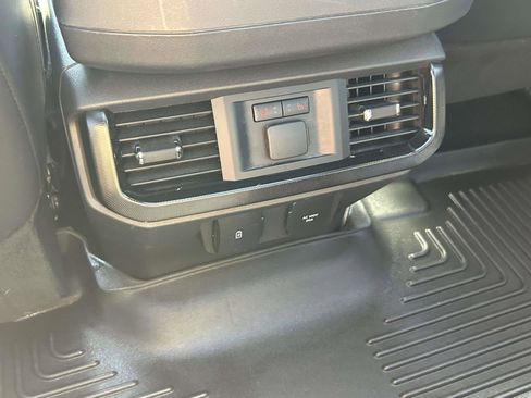 Used 2023 Ford F150 Lightning Platinum image 17