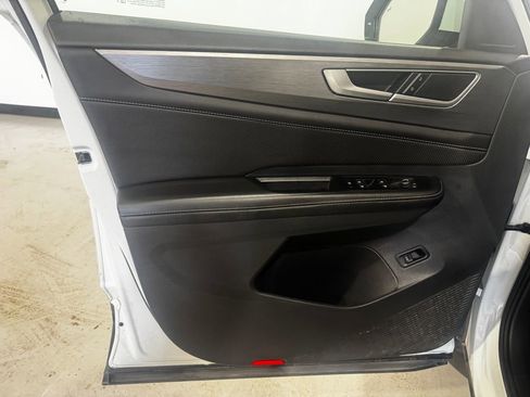 Used 2025 Volkswagen Atlas Cross Sport SE AWD/4WD image 17