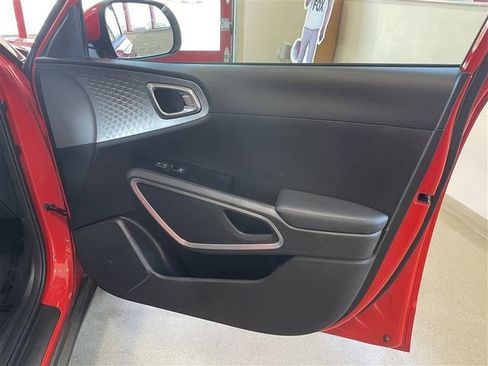 Used 2023 Kia Soul LX image 19