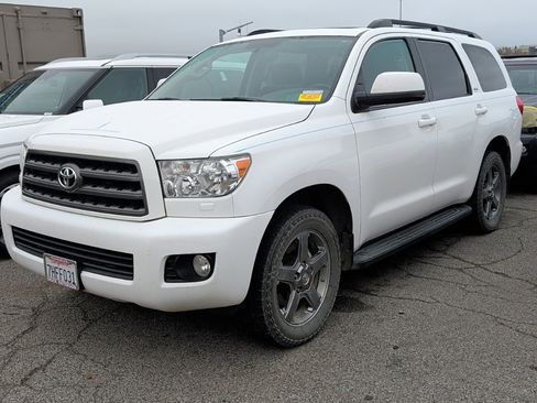 Used 2014 Toyota Sequoia SR5 image 3