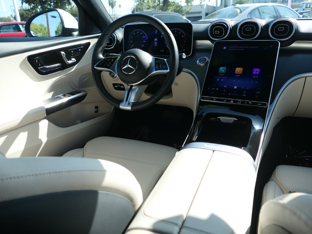 Used 2025 Mercedes-Benz C 300 Sedan image 23