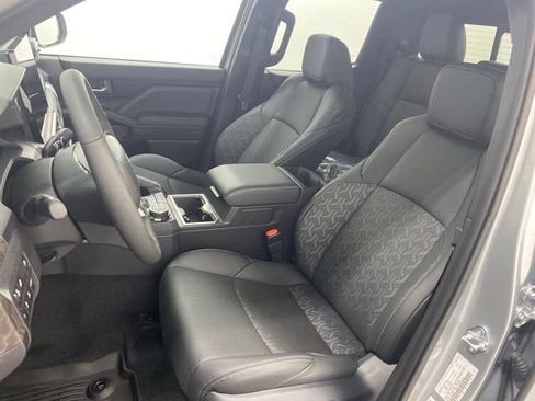 Used 2025 Toyota Tacoma Limited AWD/4WD image 12