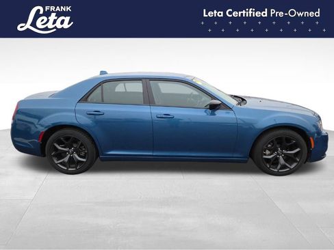 Used 2023 Chrysler 300 Touring w/ Sport Appearance Package image 11