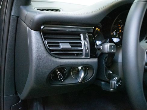 New 2026 Porsche Macan image 21