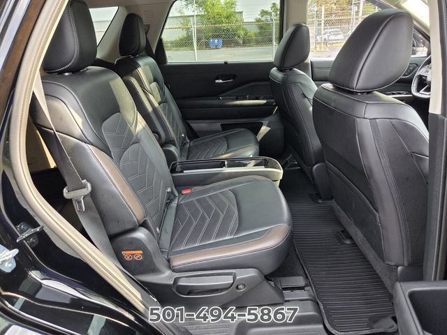 Used 2024 Nissan Pathfinder Platinum w/ Lighting Package (N92) FWD image 13