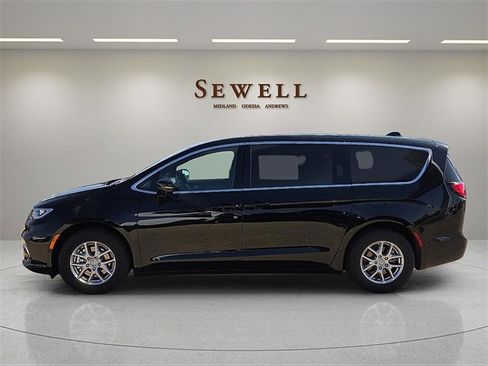 New 2026 Chrysler Pacifica Select image 2