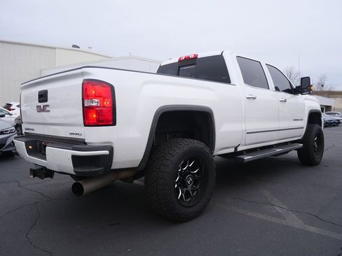 Used 2018 GMC Sierra 2500 Denali w/ Duramax Plus Package image 3
