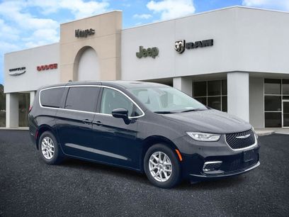 Used 2024 Chrysler Pacifica Touring-L