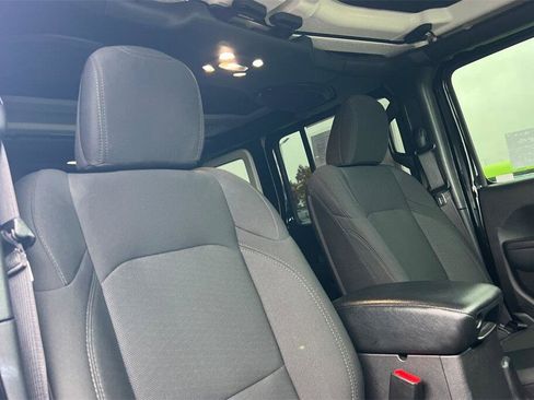 Used 2022 Jeep Wrangler Unlimited Sport image 17